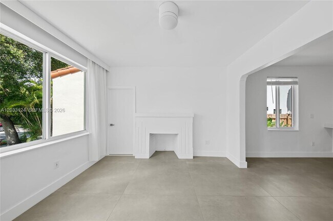 Photo - 565 NW 44th St