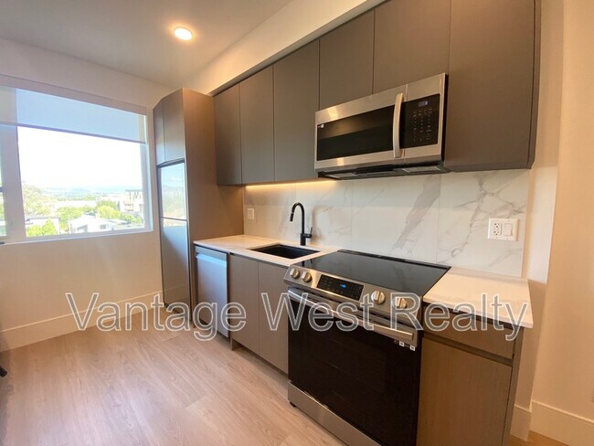 Photo - 720-720 K. L. O. Rd