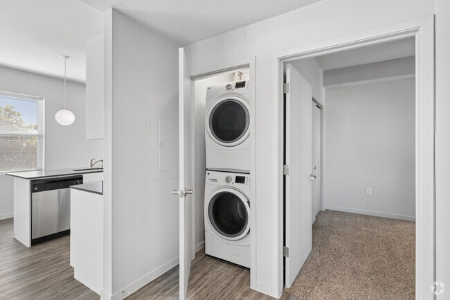 2B 2BR, 2BA - 832SF - Laundry