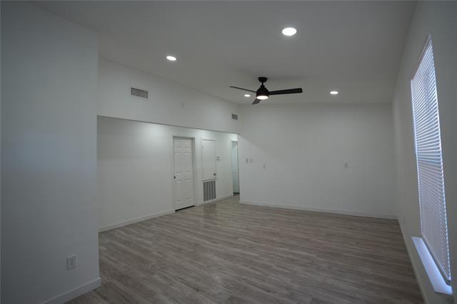 Photo - 4535 Parry Ave