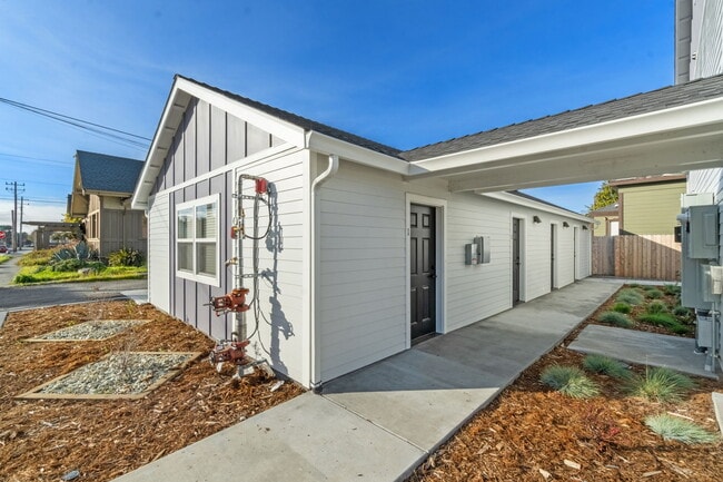 Photo - 721-711 11th St