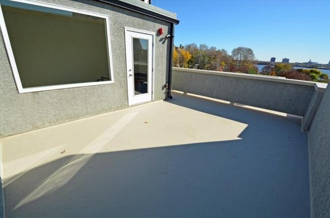 Photo - 327 E Allen St Unit 3