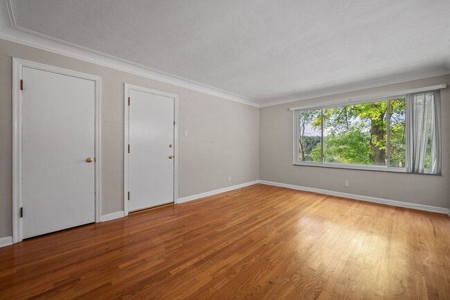 7112-7114 Jamieson - 7112-7114 Jamieson Apartment Unit 7112 Jamieson 2F
