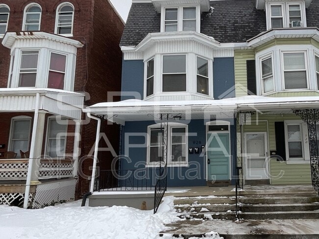 Building Photo - 928 W Princess St