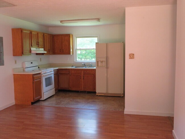 Photo - 4 Bedroom 3 Bath home on 1 acre