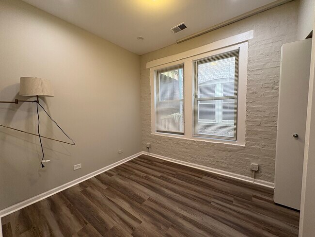 Photo - 1649 W Pratt Blvd Unit 1A
