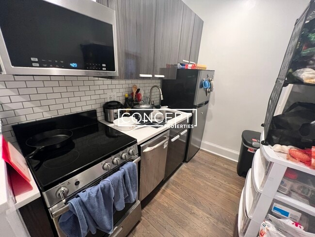 Building Photo - 19 Peterborough St Unit 12CP