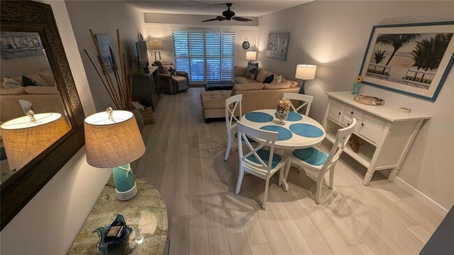 Photo - 1624 Stickney Point Rd Unidad 107