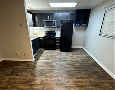 Building Photo - Creekside Apartments
