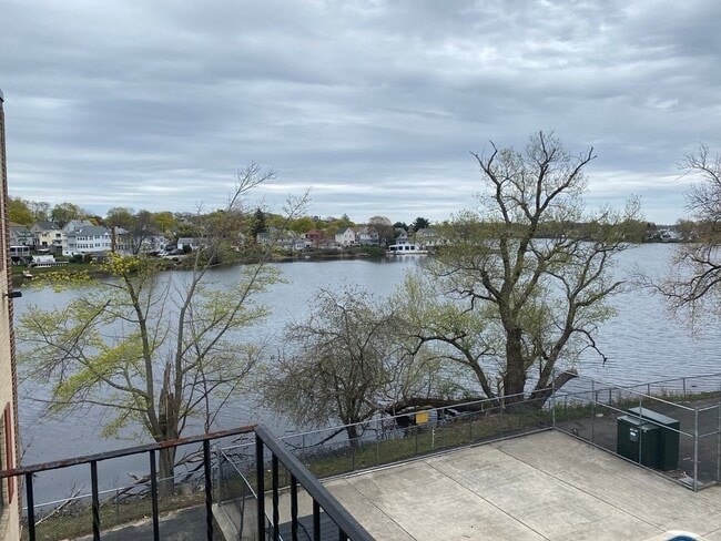 Building Photo - 406 Broadway Unit 307