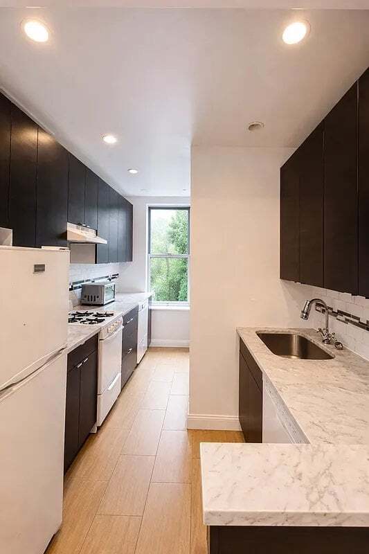 Photo - 50 Horatio St Unit 10