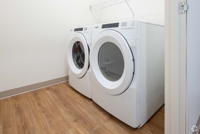 2BR, 1BA - 914SF