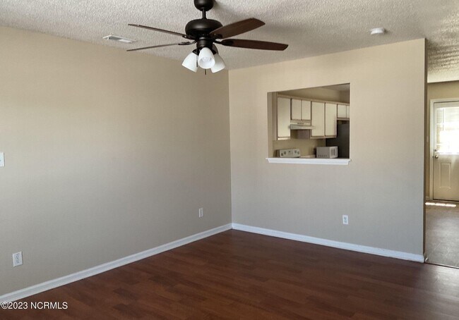 Photo - 102 Woodlake Ct