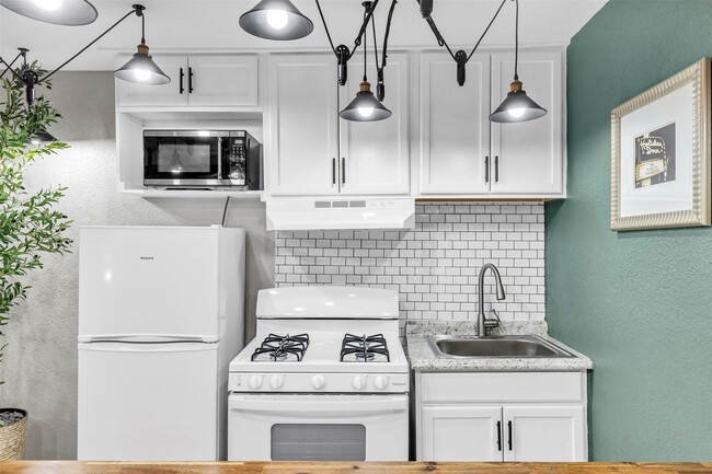 Building Photo - 1840 Richmond Ave. Unit 08