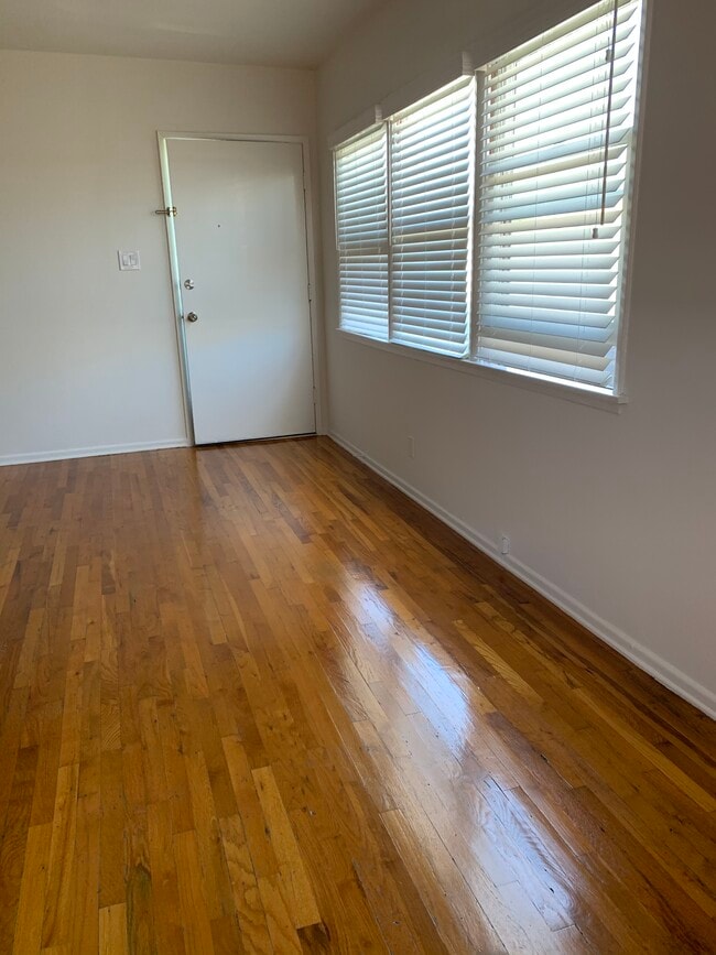 Living Room towards Front Door - 1517 Pontius Ave Unit 1517
