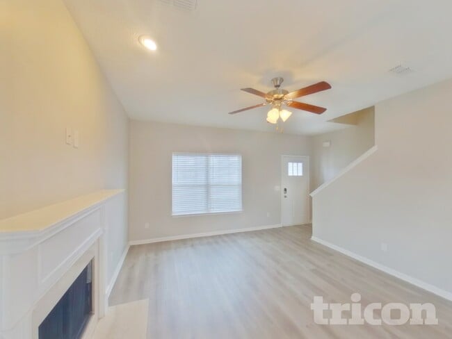 Photo - 1107 Selous Dr