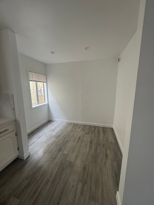 311 S Ave 59 Unit 1