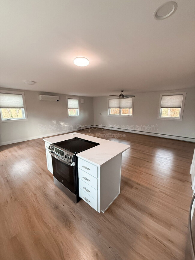 Photo - 959 W River Rd