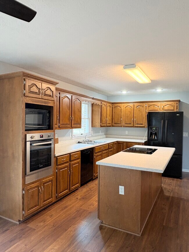 Photo - 1016 Lois Ln