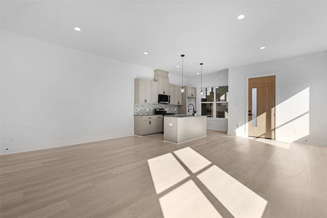 Photo - 7905 Cora St