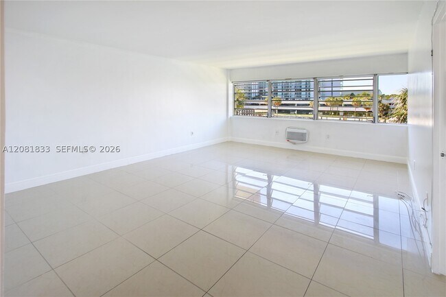 Photo - 220 Kings Point Dr Unit 304