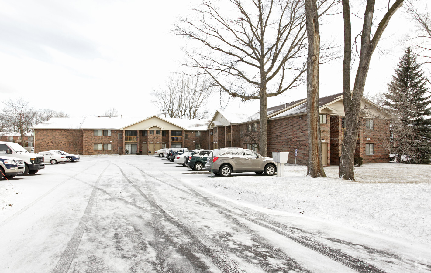 Photo - Mid - Five Apartments