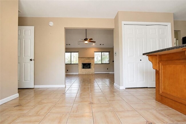 1825 Skyline Dr