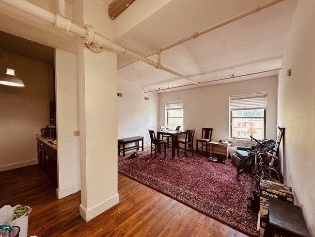 410 NSP - 410 NSP Apartment Unit NSP 410