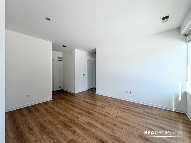 Photo - 548 W Webster Ave Unit 1