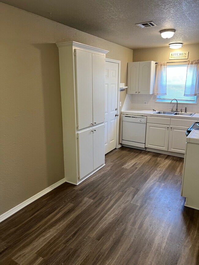Photo - 1031 Carlisle Cir