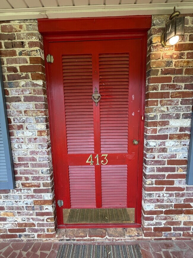 Photo - Modern Comforts with Granite & Hardwood Finishes!" 3 Bedroom 2 bath home.