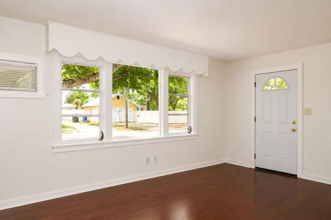 Photo - 2 Bedroom, 1 Bathroom Home for Rent in St Pete!