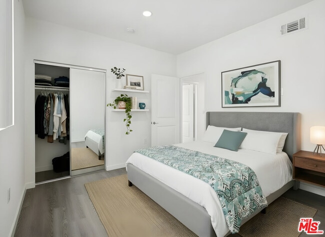 Building Photo - 3518 Chesapeake Ave Unit 407