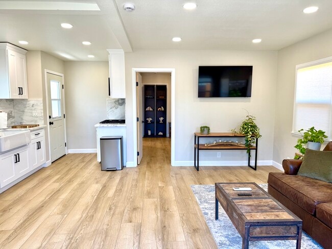 Photo - 4869 Inglewood Blvd