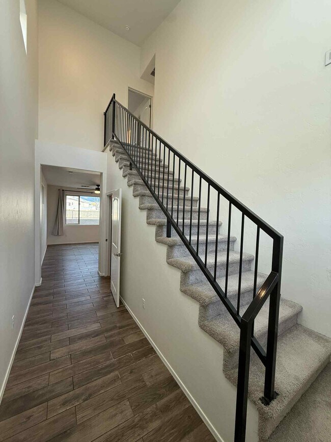 Photo - 109 S Crown Plaza