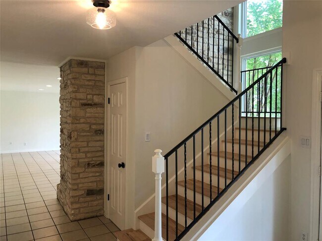 Photo - 809 Malabar St
