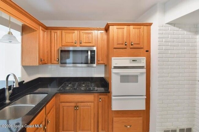 Photo - 102 1st St
