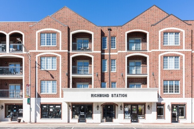 Building Photo - 36 S Cass Ave Unit 2C