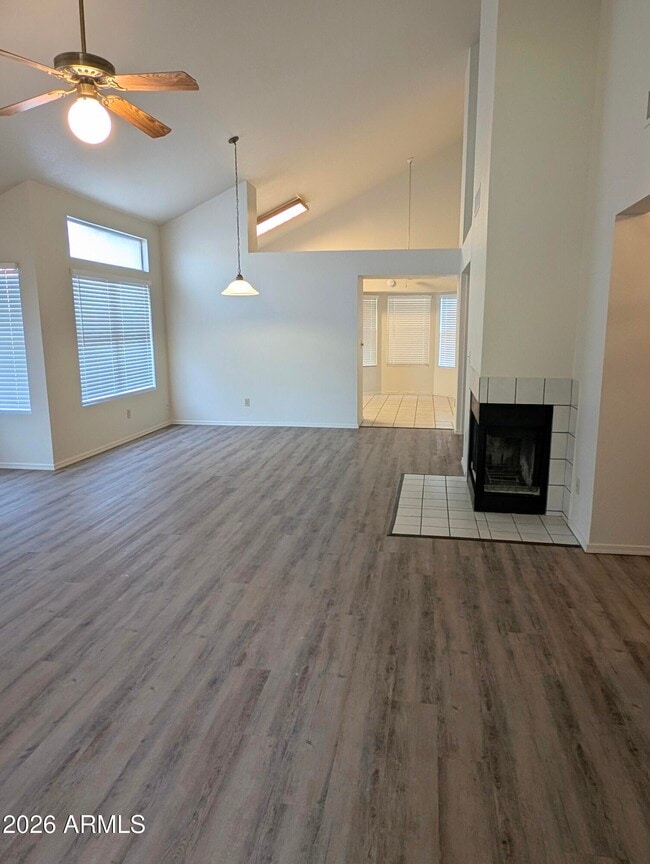 Photo - 2325 E Lakecrest Dr