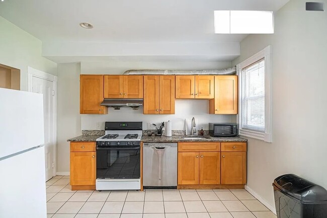 Building Photo - 6 Haskell St Unit 6