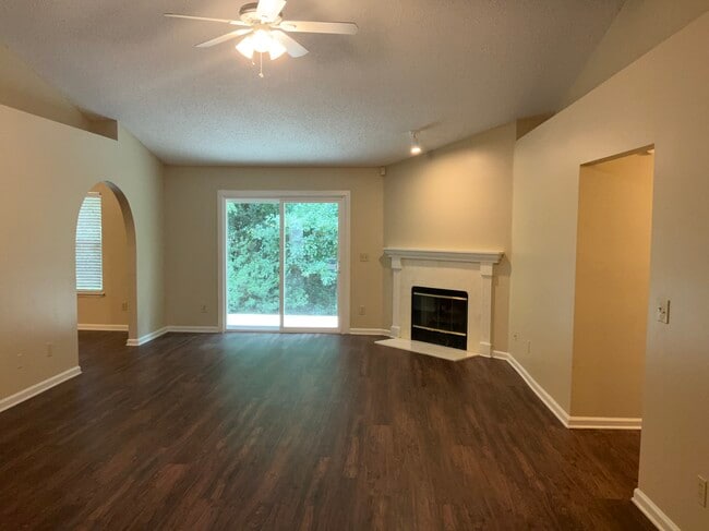 Photo - 7691 Enderby Ave E