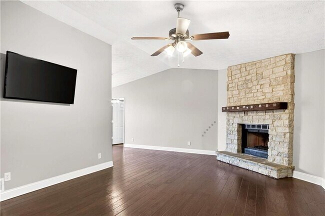 Photo - 808 Emerald Chase