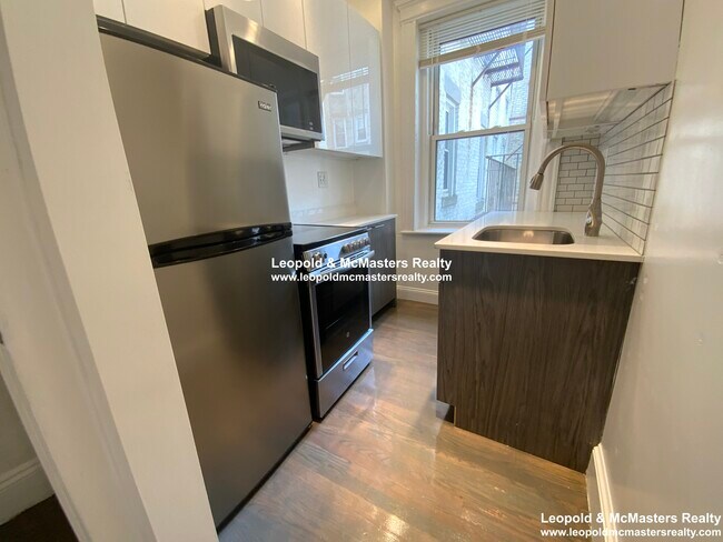 Photo - 104 Peterborough St