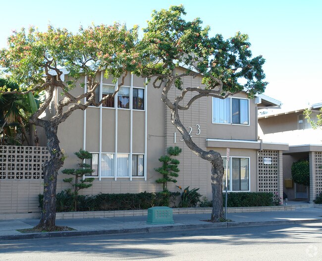 Photo - 1321-& 1323 E Balboa Blvd