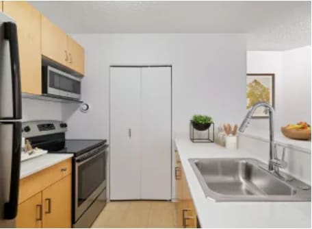 Photo - 754 N Dearborn St