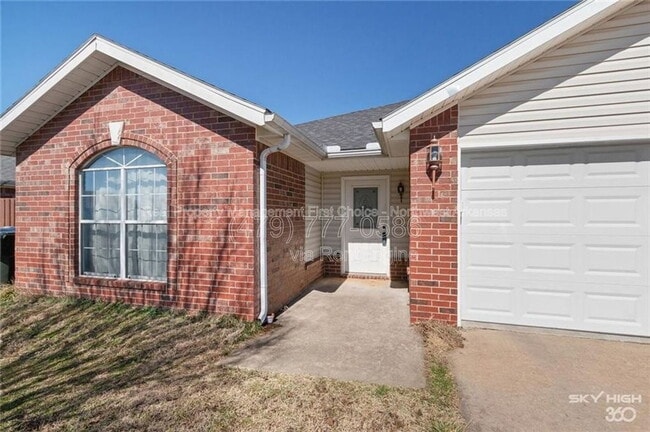 Building Photo - 890 Sunflower St