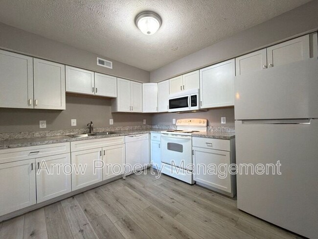 Photo - 2140 J St Unit 3