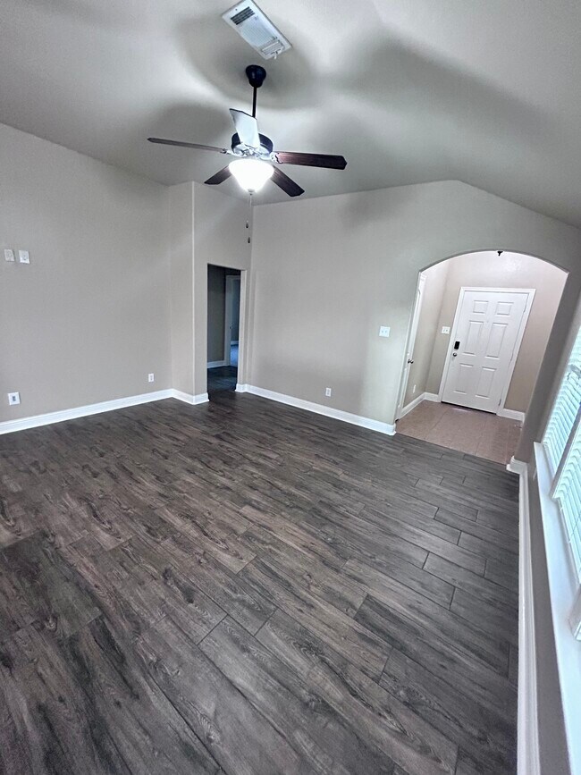 Photo - 1521 Applegate Way