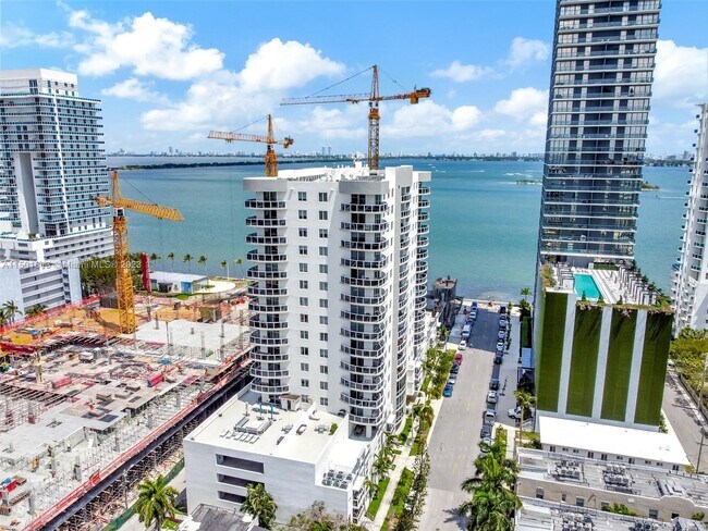 Photo - 601 NE 23rd St Unidad 1403