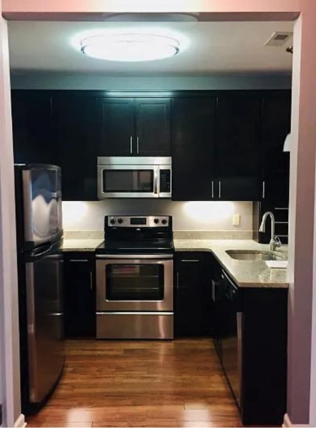 Photo - 2 bed 2 bath w/pool LOCATION!!